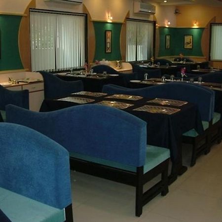 Dwaraka Residency Hotel Kākināda Buitenkant foto
